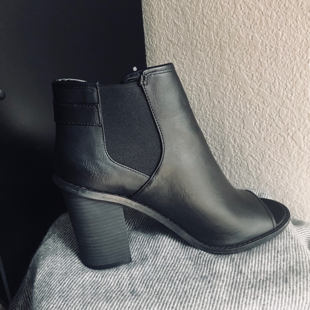 Black ankle heeled booties